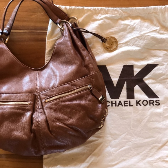 Michael Kors LAYTON hobo bag - Picture 7 of 7